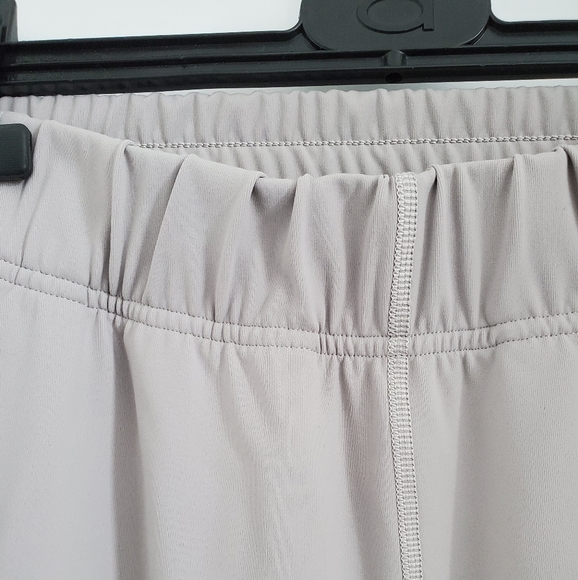 BNWT Sold-Out Aritzia Weekender Pant - Picture 3 of 6